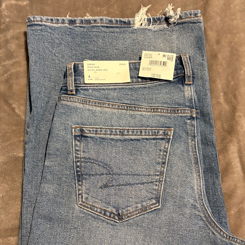 American Eagle Outfitters Women's Straight Jeans in Light Blue